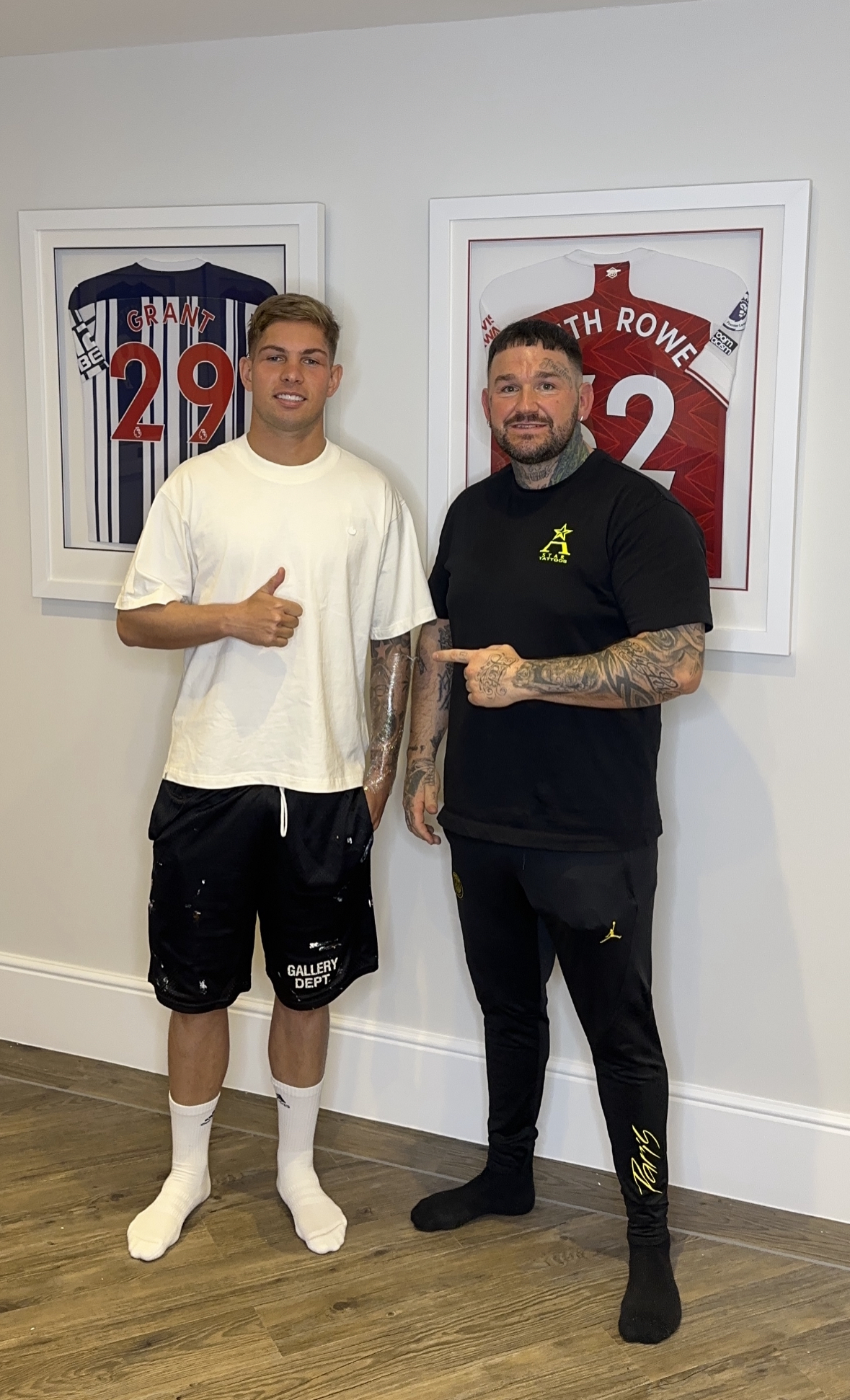 The tattoo artist pictures with Arsenal's Emile Smith Rowe