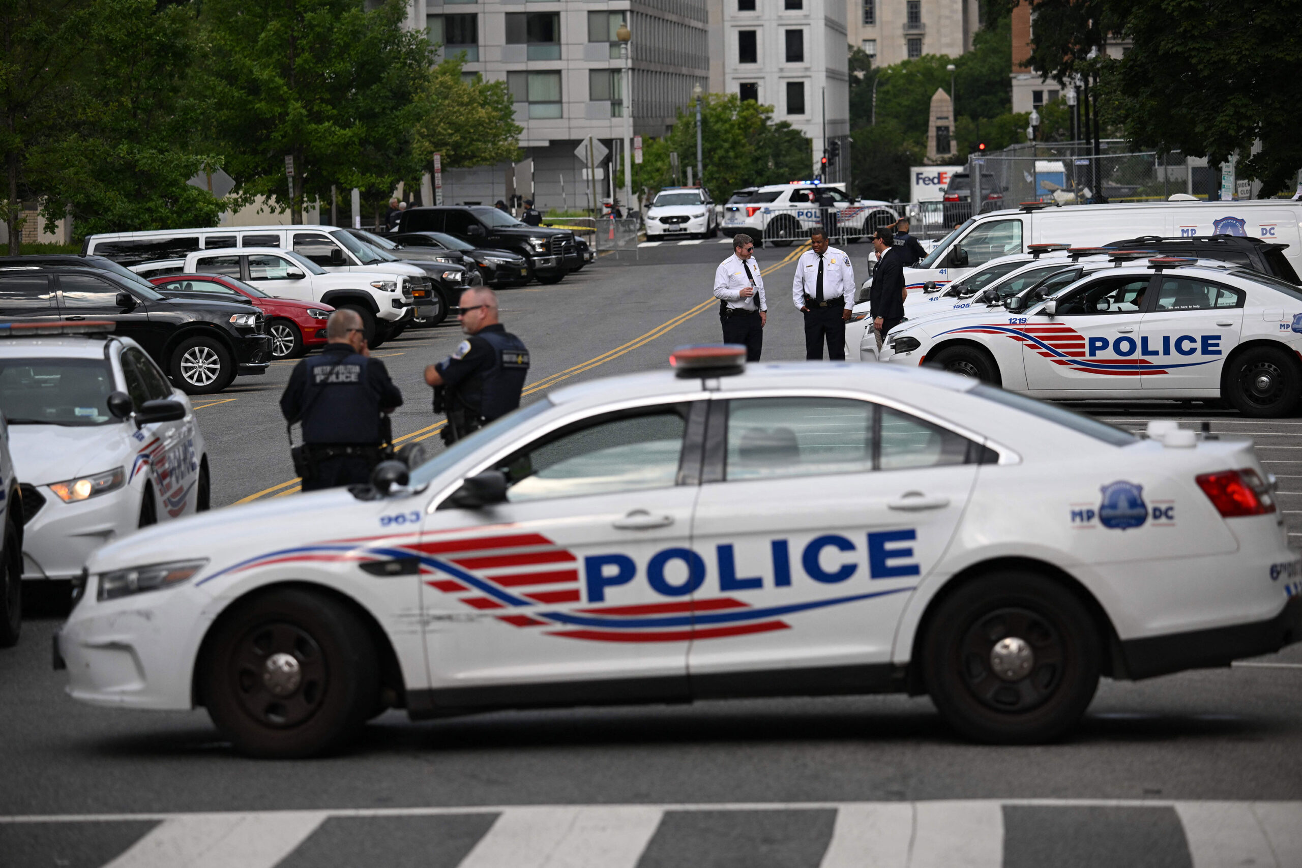 Police block a street near the E. Barrett Prettyman US Courthouse in Washington on Thursday.