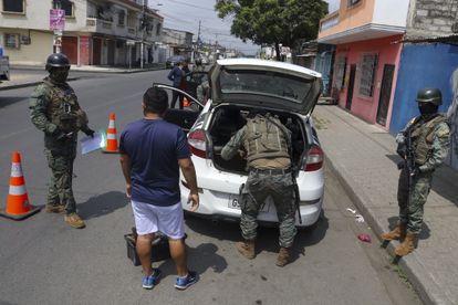 Soldiers inspect cars at a roadblock in Guayaquil, Ecuador.