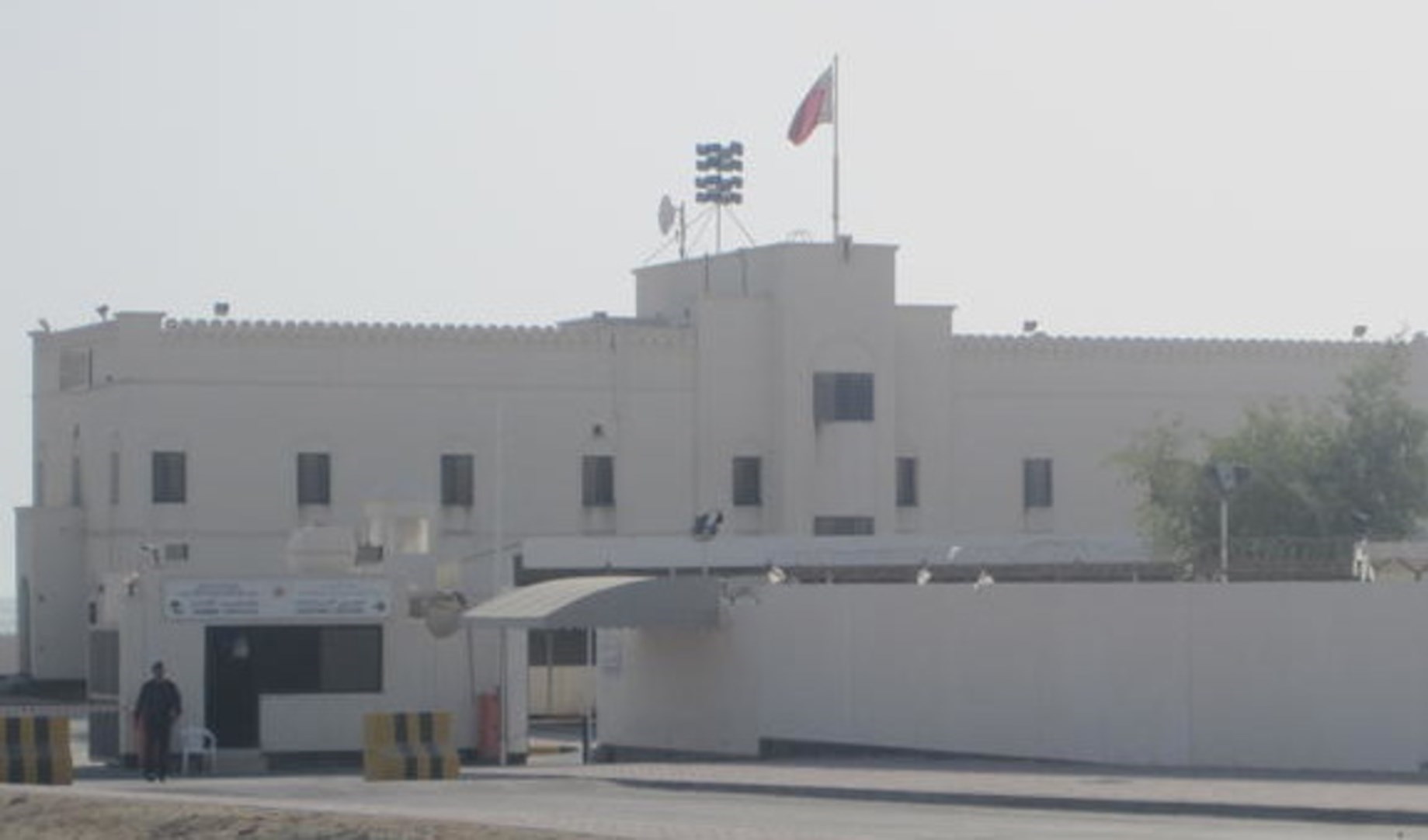 Hundreds of Bahrain political detainees on hunger strike