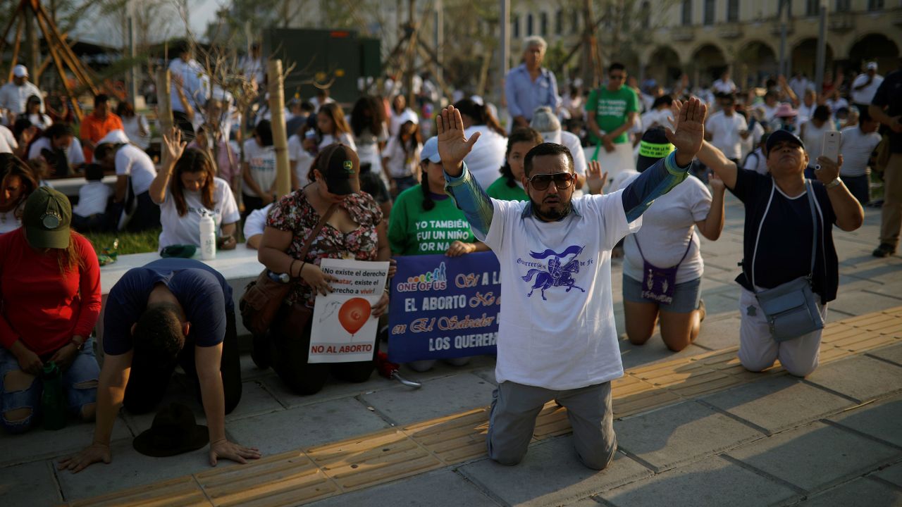 Religious activists pray after a demonstration against the decriminalization of abortion, in San Salvador, El Salvador, April 7, 2018. REUTERS /Jose Cabezas