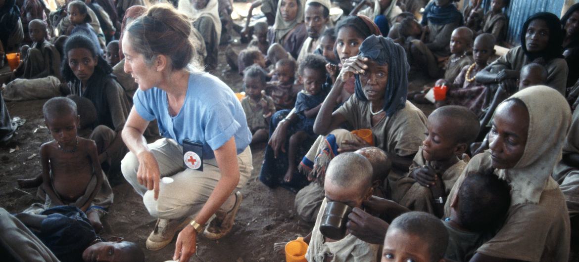 A young British Red Cross worker assists drought victims at a camp in Bati, Ethiopia in 1984.