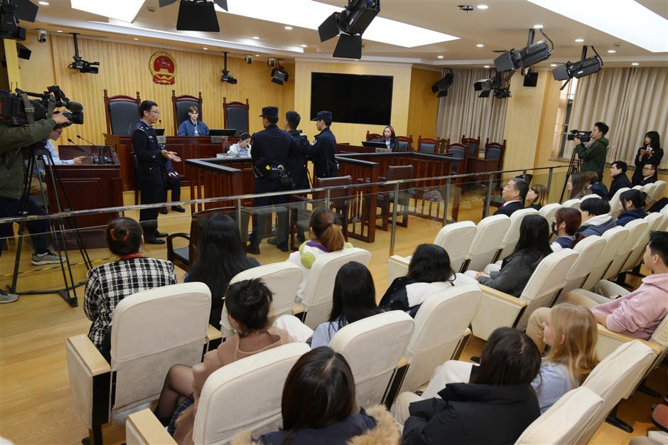 International school students tour Changning District courts for judicial education