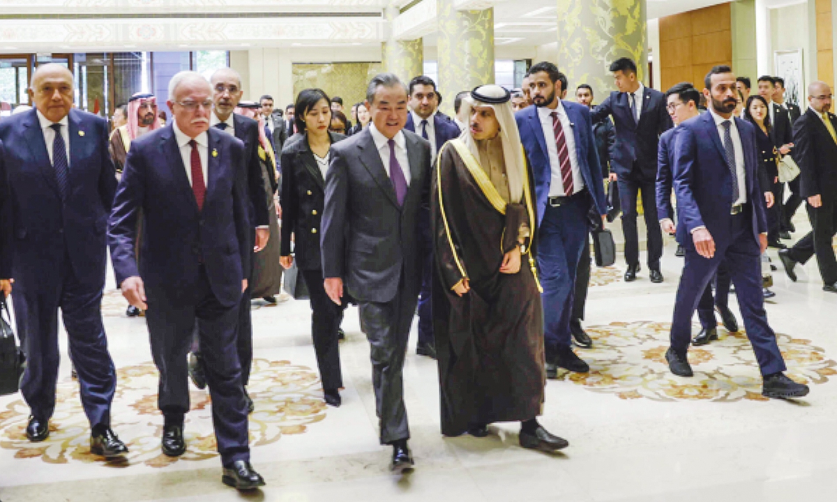 Chinese Foreign Minister Wang Yi meets with a delegation of foreign ministers from Arab and Islamic countries in Beijing on November 20, 2023. Photo: VCG