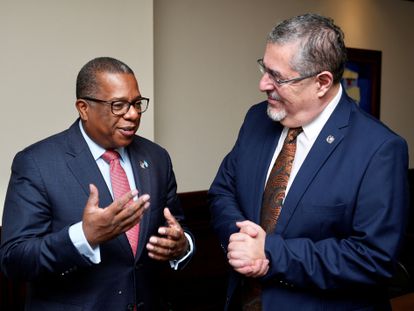 Bernardo Arévalo with Brian A. Nichols, an official from the U.S. Department of State, on October 24 in Guatemala City.