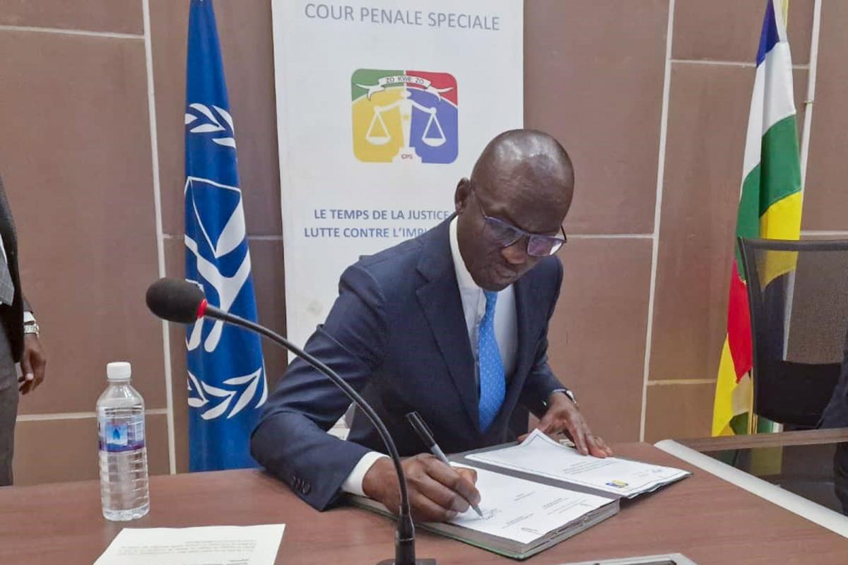 Deputy Prosecutor Niang signs the Memorandum of Understanding with the Special Criminal Court in the Central African Republic on 21 November 2023.