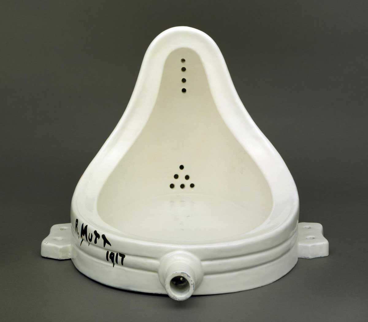 art vandalism duchamp fountain sculpture