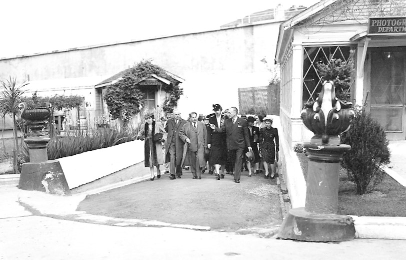 Eleanor Roosevelt walks near the photography department at San Quentin prison in 1943.