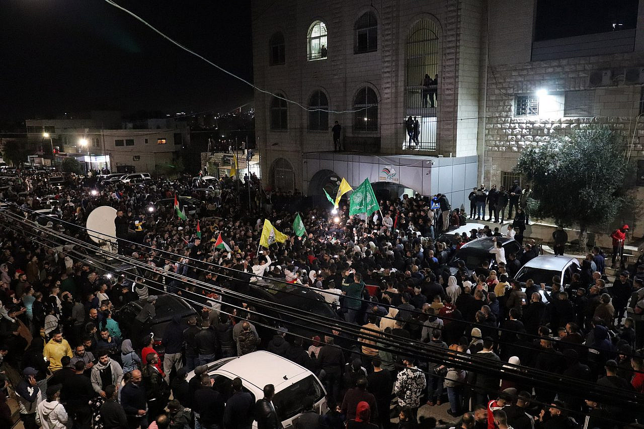 Palestinians gather in the occupied West Bank city of Beitunia to celebrate and welcome prisoners who released by Israel in exchange for hostages held in Gaza, November 24, 2023. (Wahaj Bani Moufleh/Activestills)