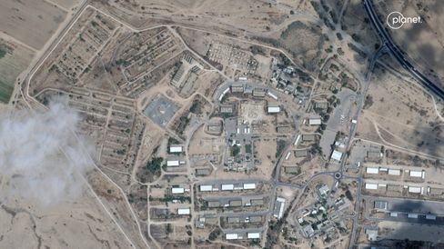 The military base Sde Teiman on September 10, 2023 and on April 18, 2024. Several new buildings were erected.