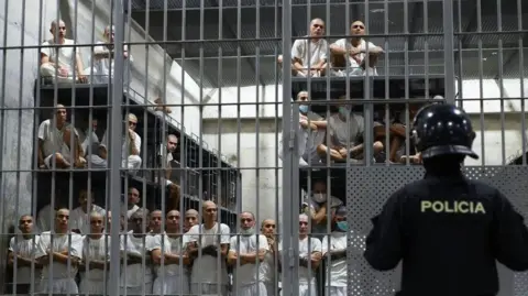 Lissette Lemus / BBC Prisoners in El Salvador's notorious Cecot maximum-security facility