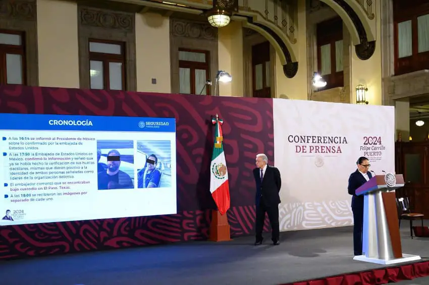 Rosa Icela Rodríguez and Andrés Manuel López Obrador at a press conference