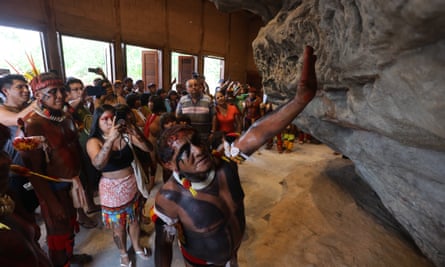 Elewoká Waurá, cacique or chief of the Indigenous village of Ulupuwene, at the inauguration of the replica of the sacred cave, Kamukuwaká.