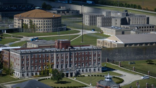 US-NEWS-STATEVILLE-PRISON-ALMOST-EMPTY-AFTER-1-TB.jpg