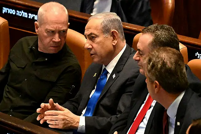 Benjamin Netanyahu speaks to Yoav Gallant 